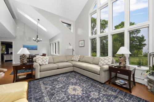Suttons Bay Beach House Private Beachfront in Suttons Bay, USA