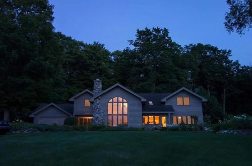 Suttons Bay Beach House Private Beachfront in Suttons Bay, USA