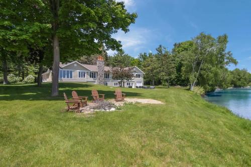 The Lookout on Lake Leelanau with Private Waterfront