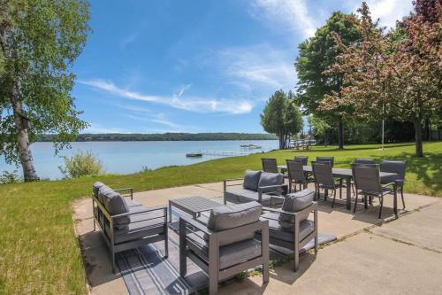 The Lookout on Lake Leelanau with Private Waterfront