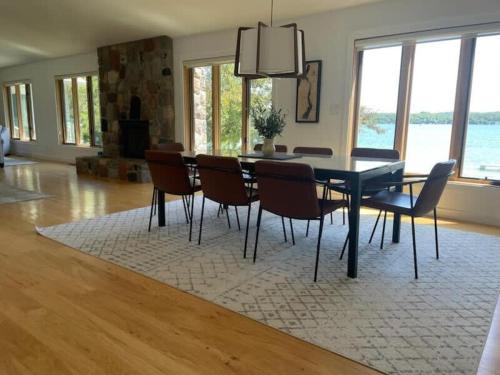 The Lookout on Lake Leelanau with Private Waterfront