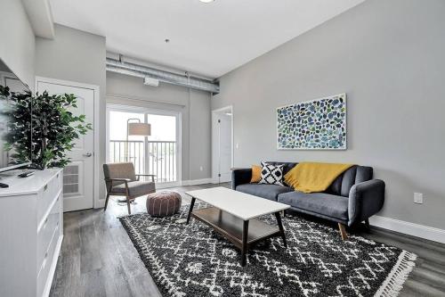 High-end condo downtown Kingston near RMC Queens