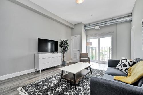 High-end condo downtown Kingston near RMC Queens