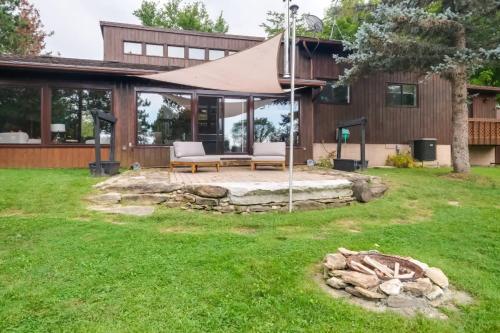 Xanadu - Zen waterfront retreat on Upper Rideau