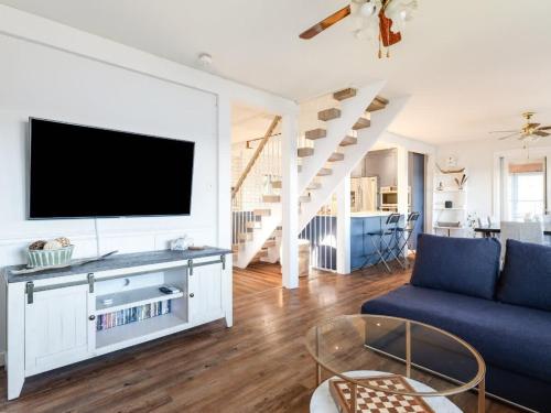 Cozy family waterfront retreat recently renovated in Glenora (ON)