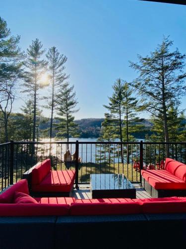 The Eyrie: Sweeping views waterfront sunlit escape