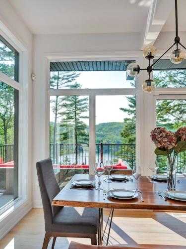 The Eyrie: Sweeping views waterfront sunlit escape