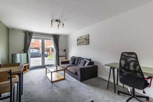 2 Bedroom Flat, Glasshoughton - Apartment - Castleford