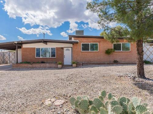 West Tucson Desert Haven - Close to Downtown, Hiking, bikng and more!