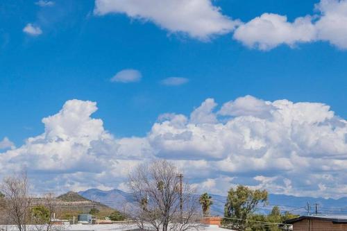 West Tucson Desert Haven - Close to Downtown, Hiking, bikng and more!