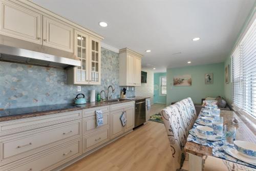 2210 Central Ave, 2Nd Floor in North Wildwood, USA