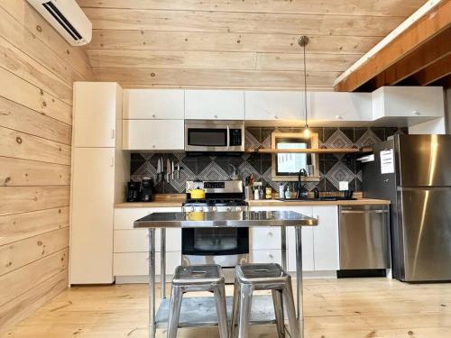 Cozy Studio in the Heart of Bar Harbor [Sea Smoke], Бар-Харбор (фото 2)