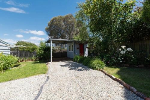 Cute as A Button Cottage in Charming Evandale