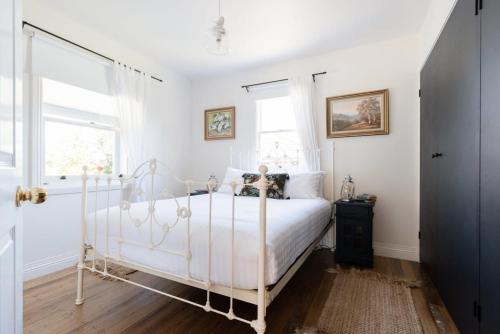 Cute as A Button Cottage in Charming Evandale