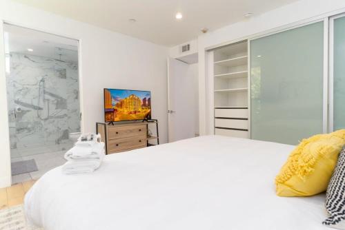 Bright and Trendy 2-story Bankers Hill Condo in San Diego, USA