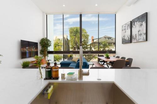 Bright and Trendy 2-story Bankers Hill Condo in San Diego, USA