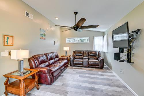 Walk to Lake: Honeoye Cottage Near Bristol Mtn!