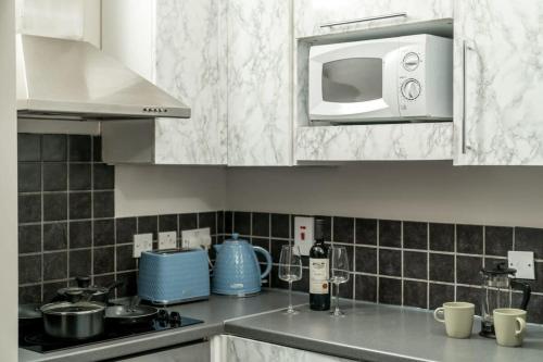 City of London - Lovely Two Bedroom Apartment - image 7