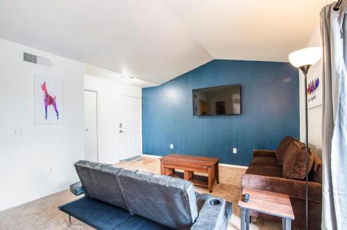 213- 2BR Apartment in Coolidge AZ w pool gym - image 3
