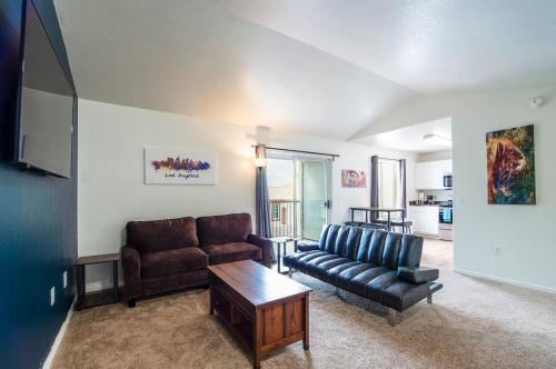 213- 2BR Apartment in Coolidge, AZ w heated pool, gym thumb 3