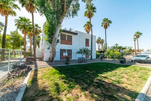 34A Casa Grande Modern 1bd condo w HEATED POOL - main image