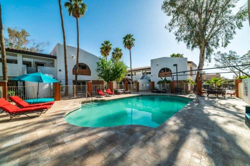 44B CASA GRANDE modern 1bd 1ba condo heated pool