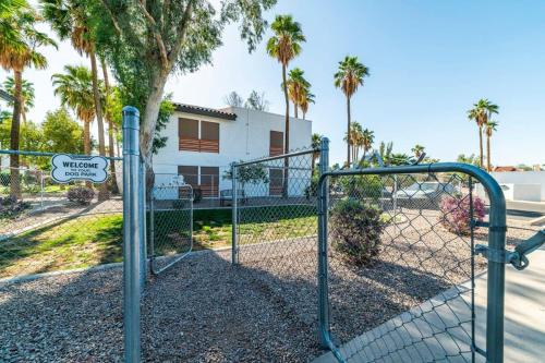 44B CASA GRANDE modern 1bd 1ba condo heated pool