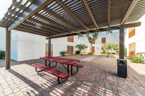 44B CASA GRANDE modern 1bd 1ba condo heated pool