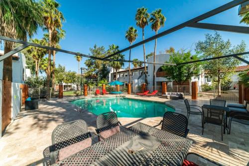 44B CASA GRANDE modern 1bd 1ba condo heated pool