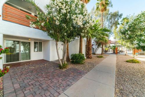 44B CASA GRANDE modern 1bd 1ba condo heated pool