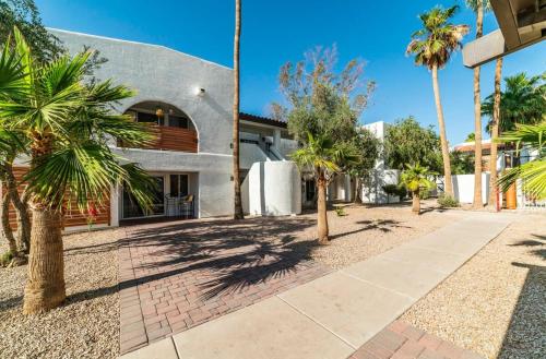 44B CASA GRANDE modern 1bd 1ba condo heated pool