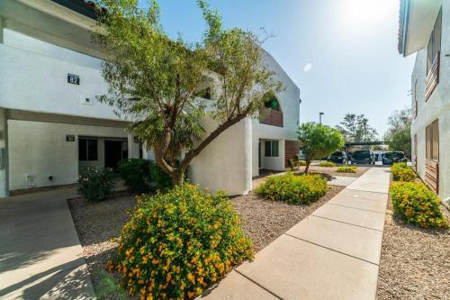 44B CASA GRANDE modern 1bd 1ba condo heated pool