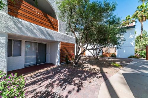 44B CASA GRANDE modern 1bd 1ba condo heated pool