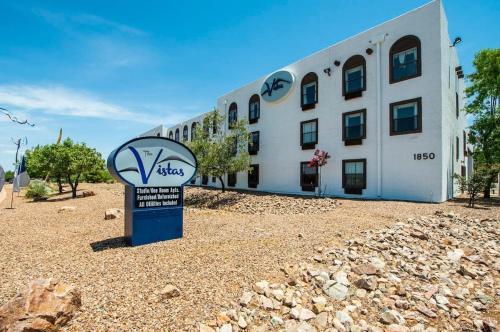 Sierra Vista studio apartment with full kitchen and King Bed secondary