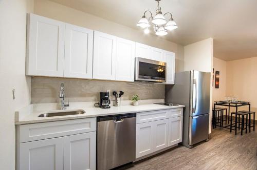 Vistas 202- Modern Sierra Vista 1bd great location - image 2