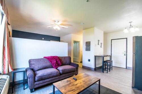 Vistas 316- Modern Sierra Vista in style sleeps 5 - image 12