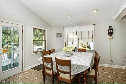 Large Private House on 5 Wooded Acres. Total Privacy! in Hackettstown, USA