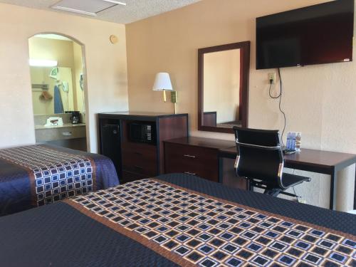 Standard Queen Room with Two Queen Beds - Non-Smoking image 1
