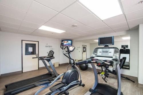 The Vistas Modern Sierra Vista 1bd QN bed & pull out couch sleeps 4 NO PETS ALLOWED - image 2