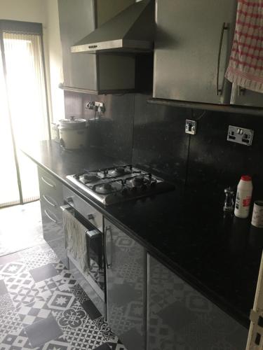 Single Room - Town & University Nearby, 24h Bus, Airport-linked - Manchester