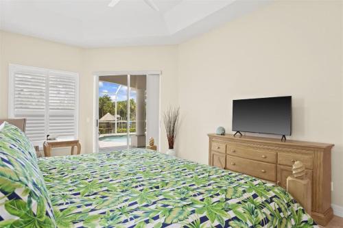 Cape Serenity- Luxury Waterfront Villa with Kayaks - image 12