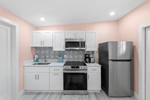 Charming Suite with Balcony and Bikes in Historic Sandpiper Inn in Sanibel (Florida)