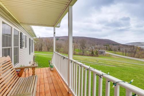 Views of Canandaigua Lake: Middlesex Retreat! in Naples (NY)