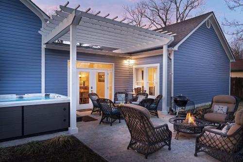 Vino Vida spacious home with hot tub