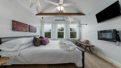 Jumping Goat Ranch-Treehouse Amazing View in Fredericksburg, USA