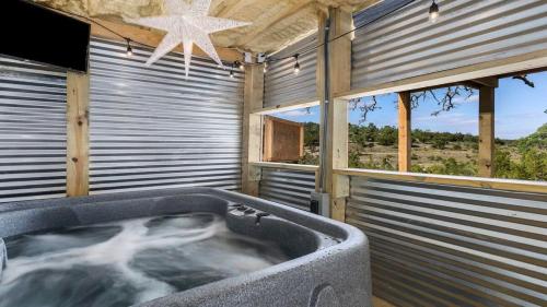 Jumping Goat Ranch-Treehouse Amazing View in Fredericksburg, USA