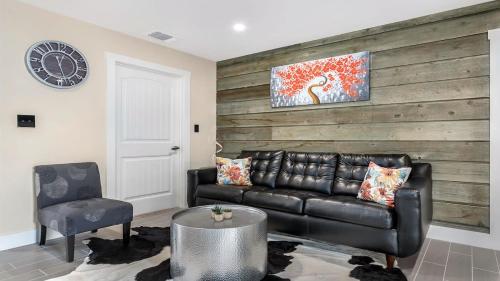 Blumenhaus Sleeps 6 Full Kitchen plus Hot tub in Fredericksburg, USA