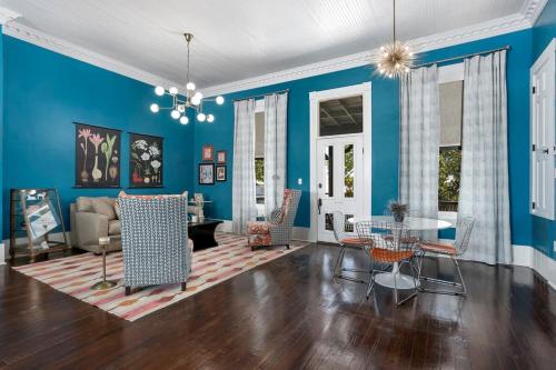 The Loft on Main St loft with balcony views in Fredericksburg, USA