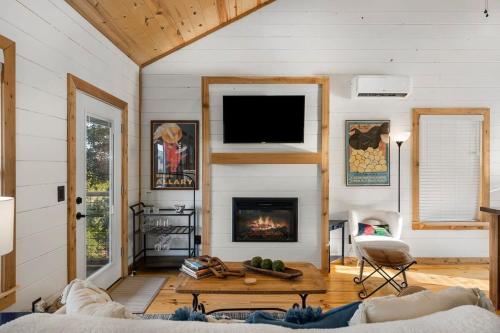 Jumping Goat Ranch-Fatimas, great views, sleeps 2 in Fredericksburg, USA