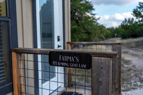 Jumping Goat Ranch-Fatimas, great views, sleeps 2 in Fredericksburg, USA